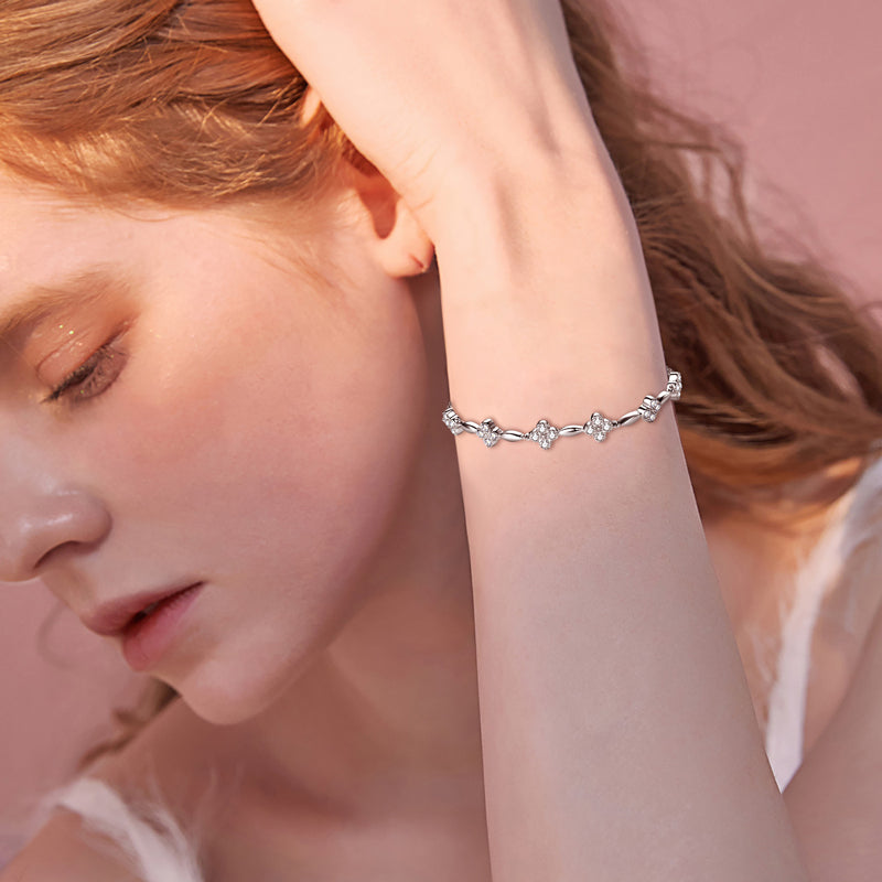 سوار زهرة ساحرة - مطلي بالذهب الأبيض مع ألماس مويسانيت مقاس 2 مم