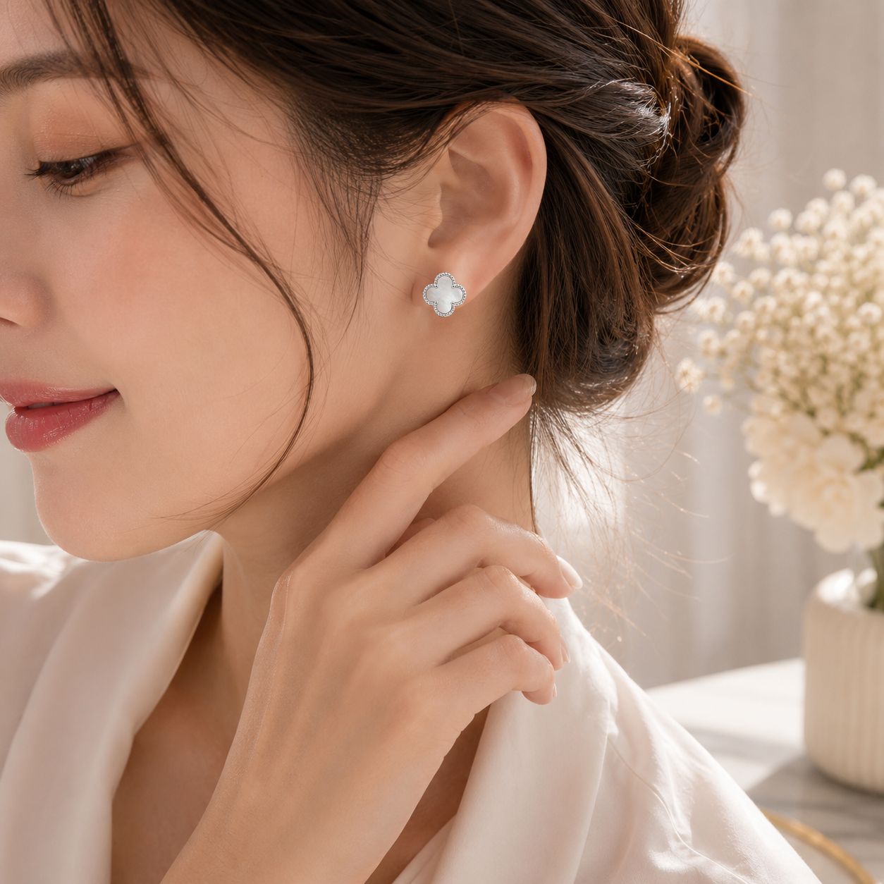 White Mother-of-Pearl Clover 925 Sterling Silver Stud Earrings